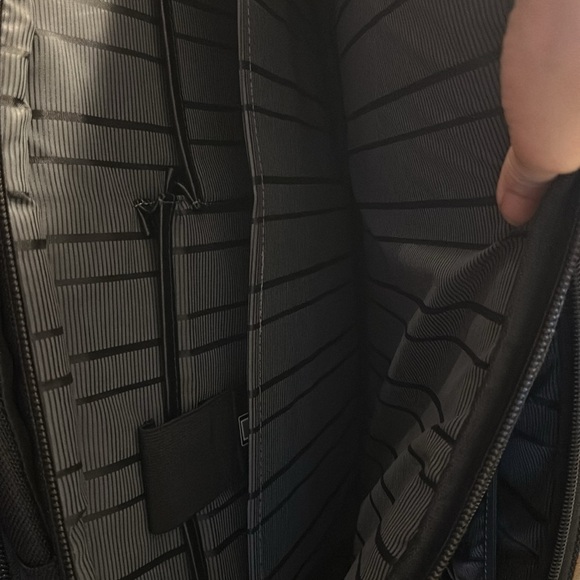 Kenneth Cole Reaction Black backpack briefcase - Picture 5 of 8